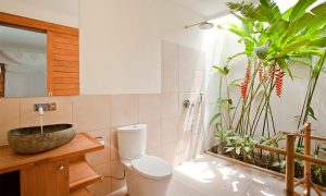 Surf WG Surfcamp Bali Private villa bathroom