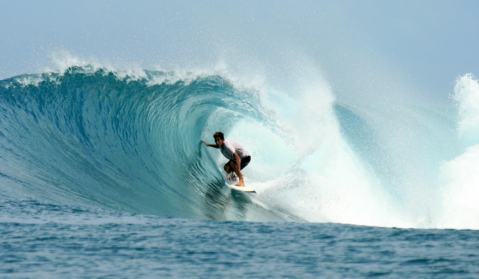 surfwg surf camp Bali – learn to surf the waves