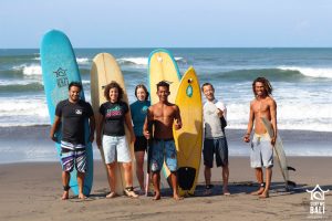 Surf Wg Surfcamp Bali Surfgroup at the beach in Kuta