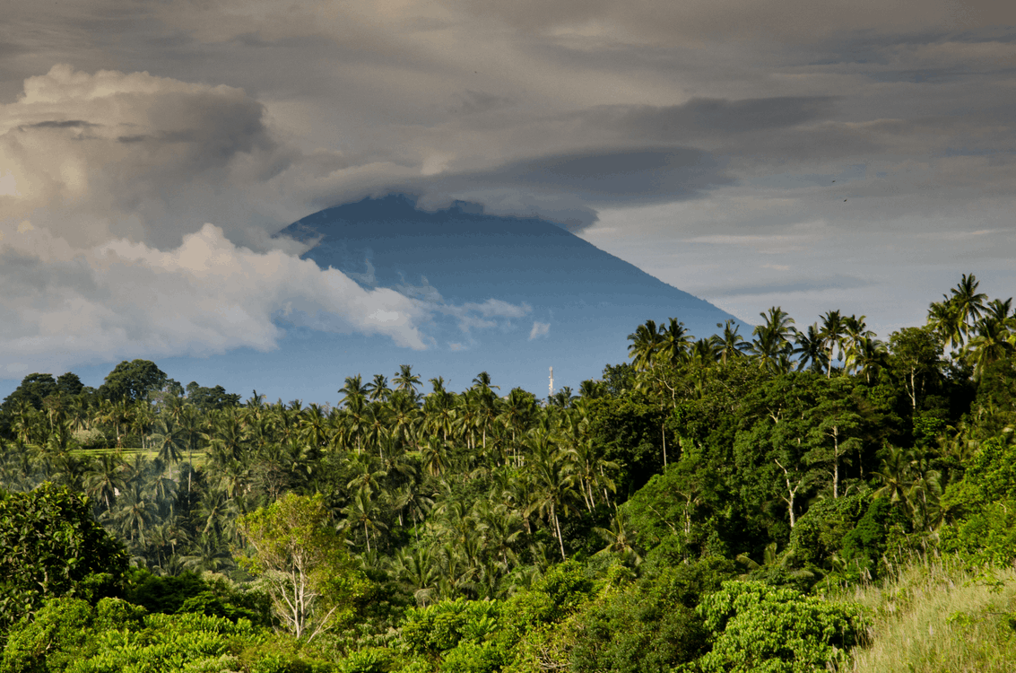 Surf WG surfcamp Bali trekking experience bali