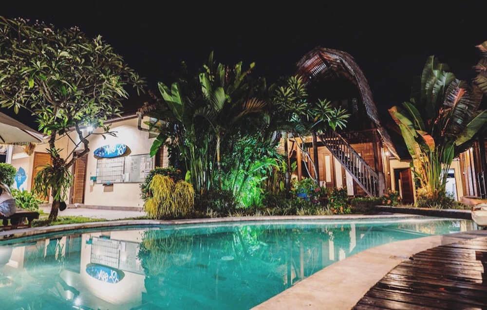 Ourcamp_Surfcamp_SurfWG_atnight Surf camp Canggu SurfWG Bali at night Poolview