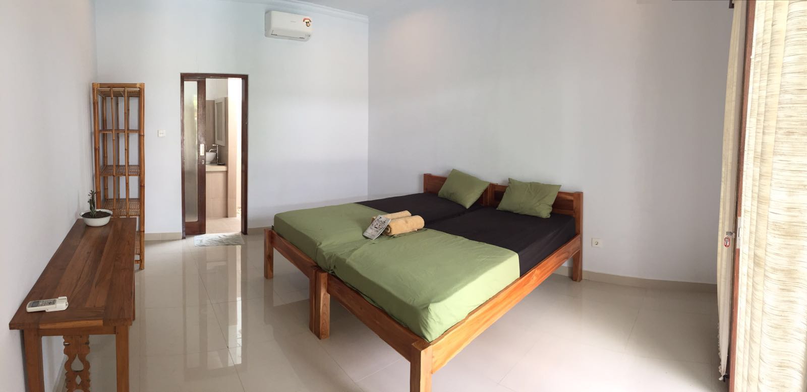 Doppelzimmer in der Villa Tuju SurfWG SurfWG Bali Surf Camp Villa Tuju Doppelzimmer Raum