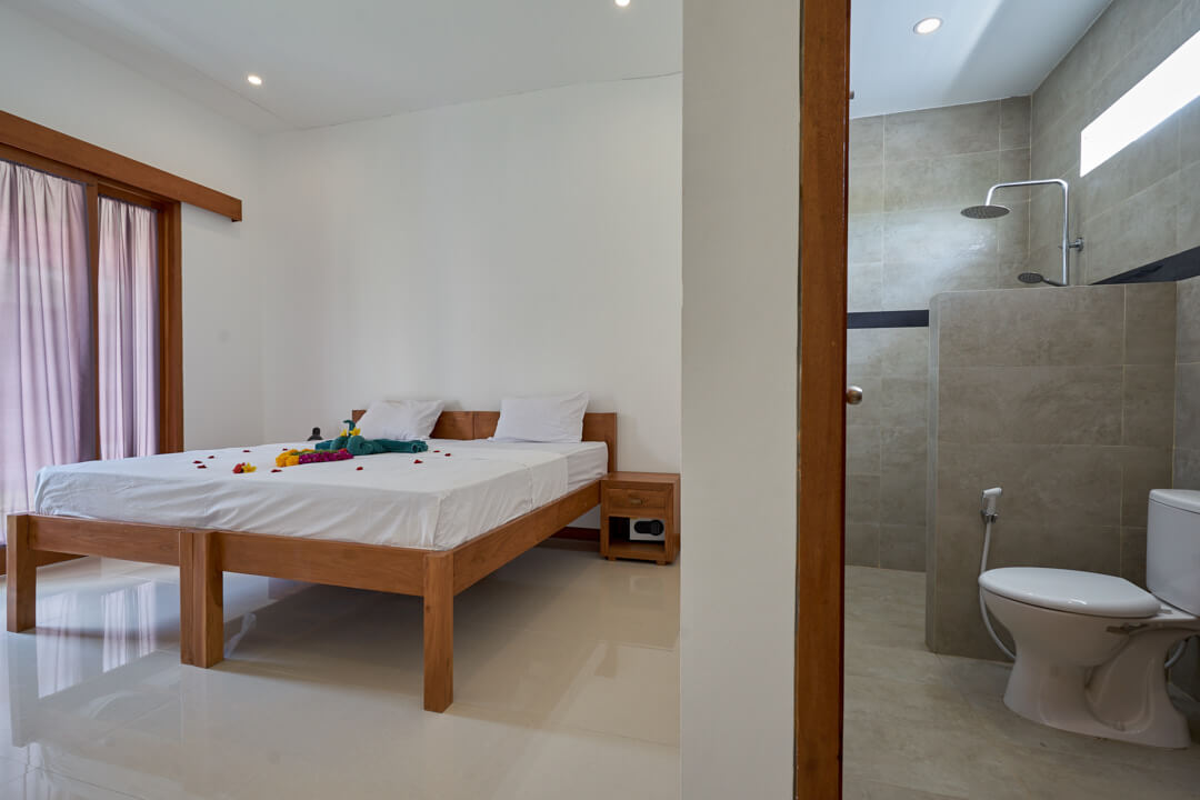 Villa Baru Innenbereich Zimmer SurfWG Bali Surfcamp Canggu